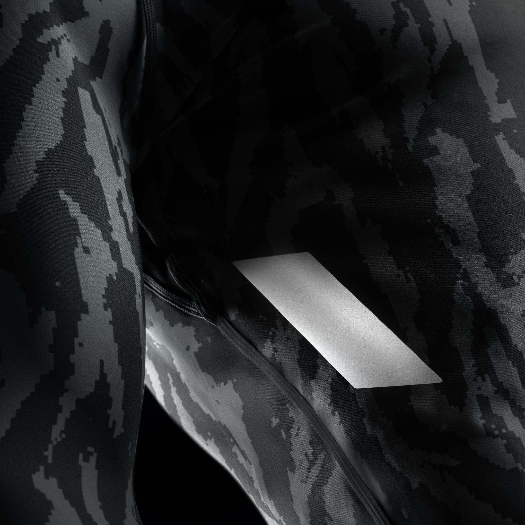 Men’s Apex Long Sleeve Rash Guard - Image 5