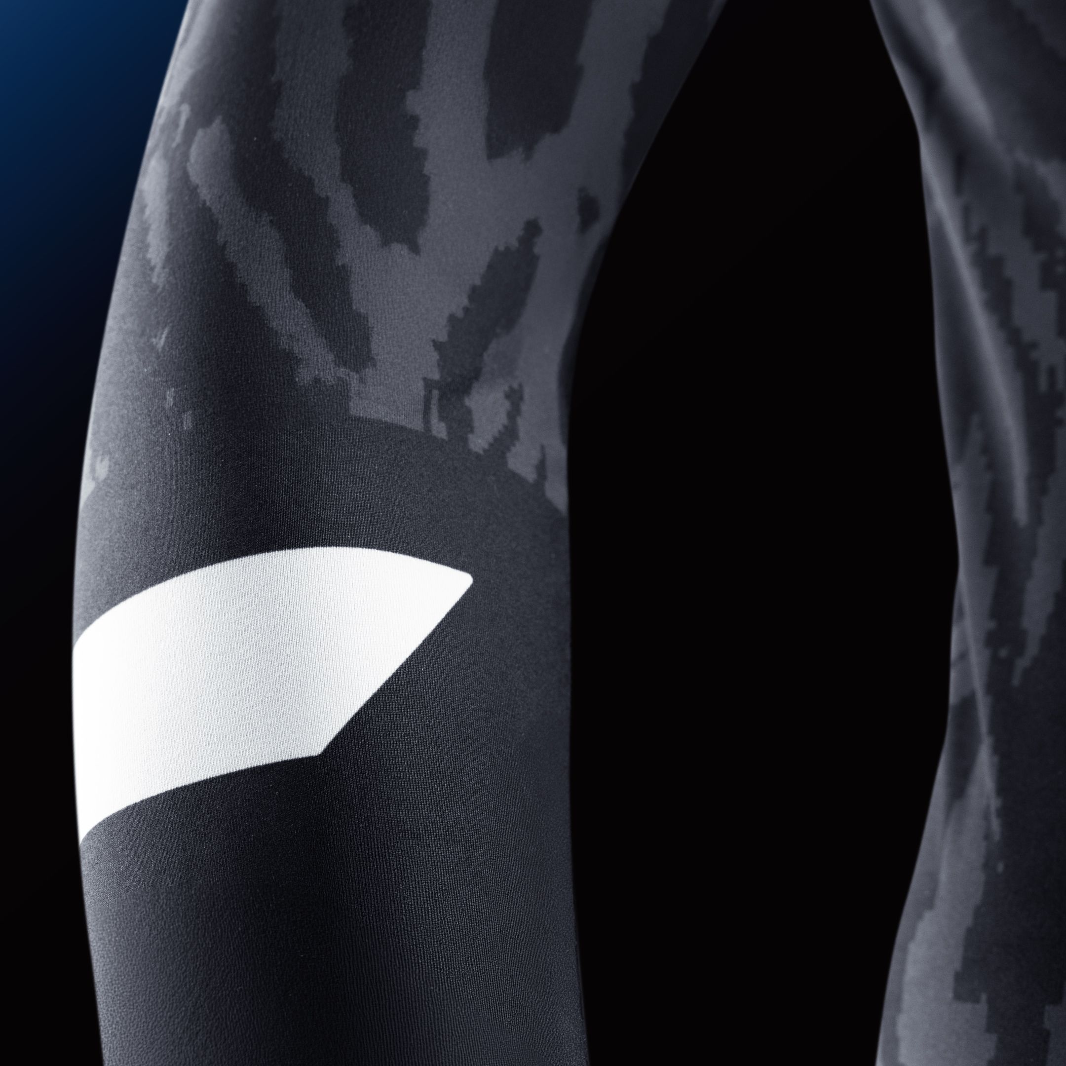 Women's Apex Long Sleeve Rash Guard - Image 4